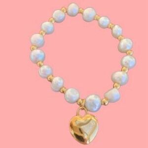 Freshwater Pearl Stretch Bracelet with Golden Heart Charm - Sweet 16 Teen Gift